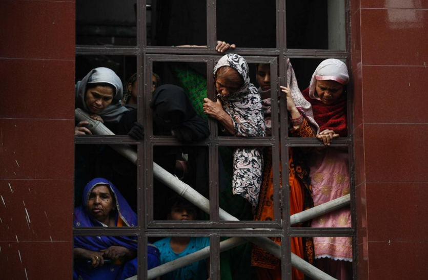 दिल्ली हिंसा: बृजपुरी इलाके में अल्पसंख्यक मुस्लिमों की ढाल बनकर खड़े रहे हिंदू परिवार दिल्ली हिंसा: बृजपुरी इलाके में अल्पसंख्यक मुस्लिमों की ढाल बनकर खड़े रहे हिंदू परिवार, बचाई कइयों की जान