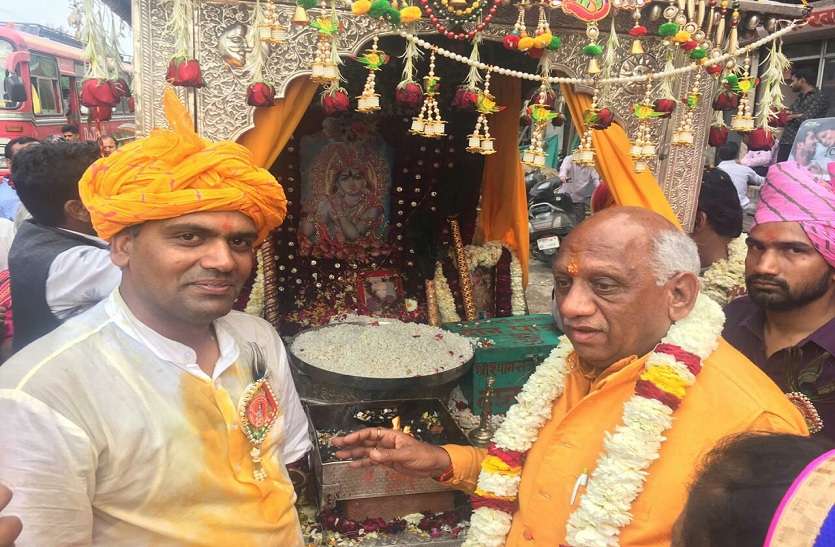 जय श्री श्याम के जयकारों और निशानों से लकदक दर्जनों पदयात्राएं खाटूधाम के लिए रवाना जय श्री श्याम के जयकारों और निशानों से लकदक दर्जनों पदयात्राएं खाटूधाम के लिए रवाना