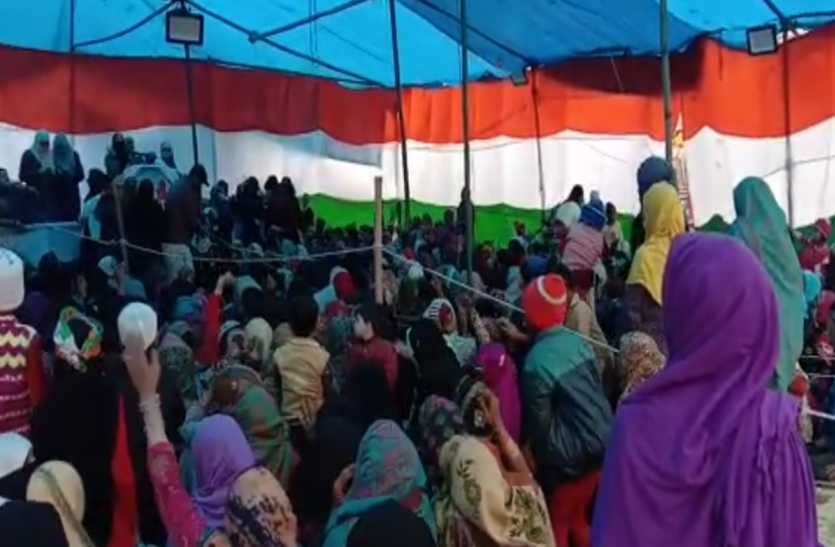 fir.png CAA और NRC के विरोध करने वालों पर की गई बड़ी कार्रवाई, पूर्व विधायक समेत 45 से अधिक पर पुलिस ने किया मामला दर्ज