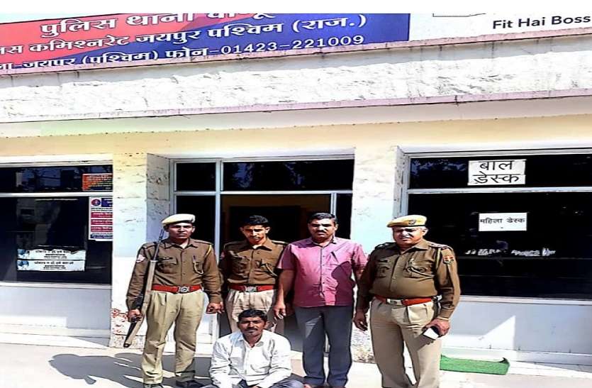 डेढ़ किलो गांजे के साथ आरोपी गिरफ्तार डेढ़ किलो गांजे के साथ आरोपी गिरफ्तार