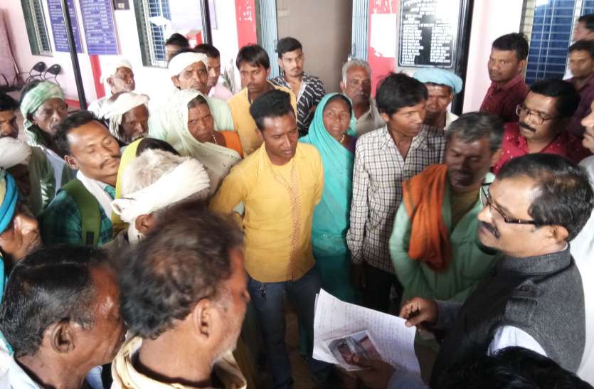 भ्रष्टाचार की शिकायत पर सचिव को हटाया भ्रष्टाचार की शिकायत पर सचिव को हटाया