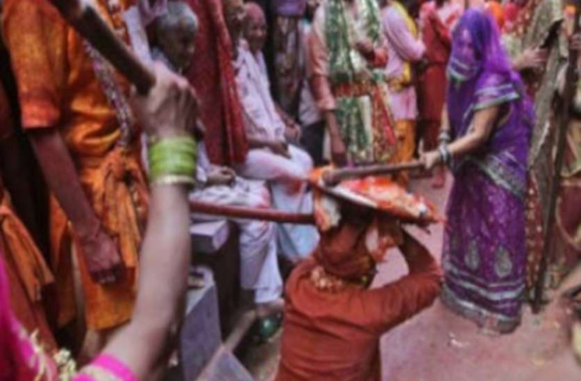 लठ्ठमार होली के लिए दूध-मेवे खाकर सेहत बना रहीं हुरियारिन, लट्ठ से बचने के गुर सीख रहे हुरियार लठ्ठमार होली के लिए दूध-मेवे खाकर सेहत बना रहीं हुरियारिन, लट्ठ से बचने के गुर सीख रहे हुरियार