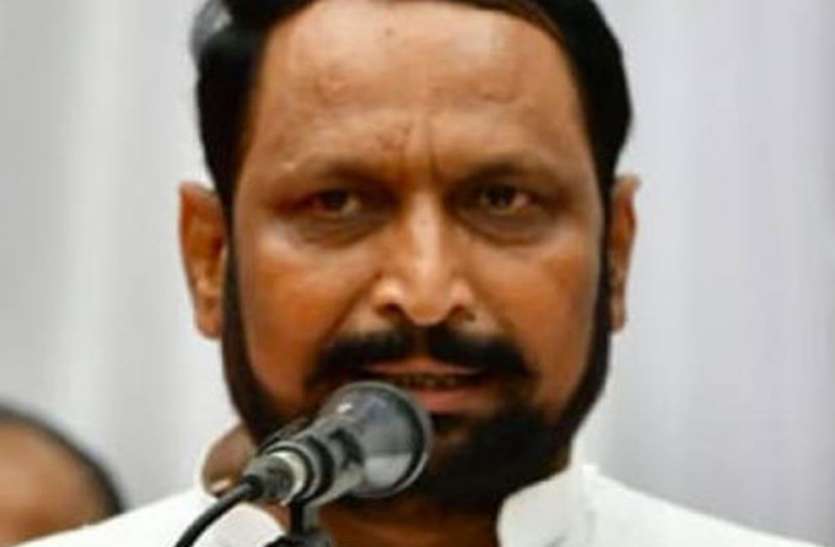 यत्नाल के विवादास्पद बयान के समर्थन में उतरे लक्ष्मण सवदी यत्नाल के विवादास्पद बयान के समर्थन में उतरे लक्ष्मण सवदी