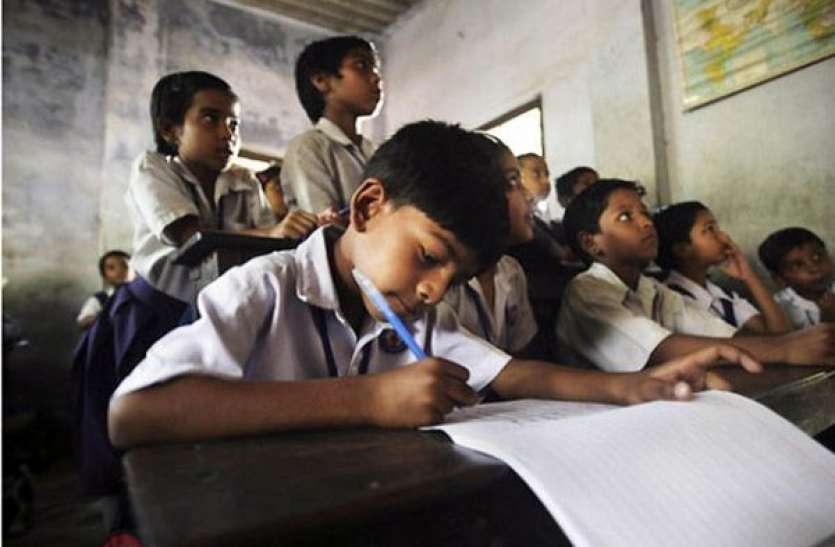 m_id_410211_school-1477471520_835x547.jpg उर्दू माध्यम के स्कूलों में दिया हिंदी माध्यम का पेपर