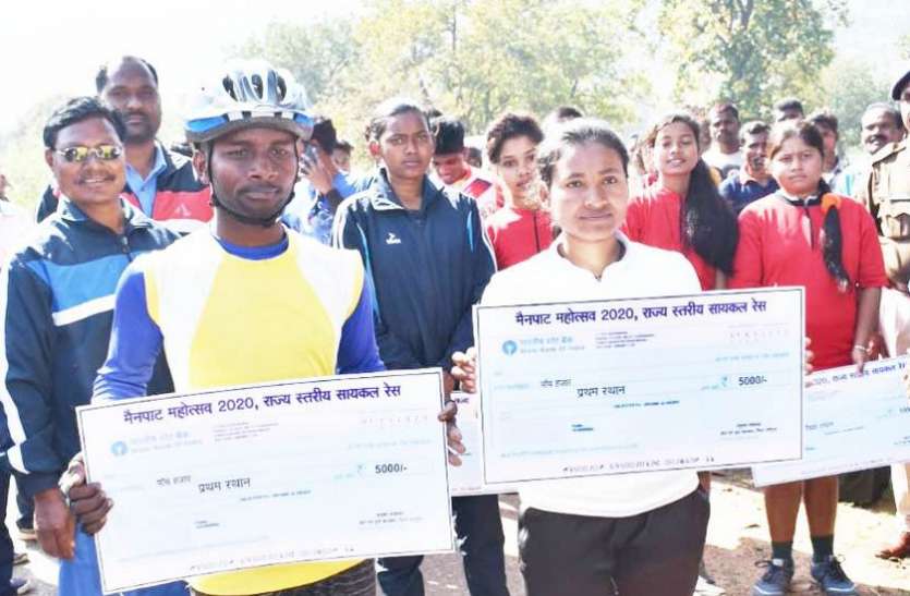 जिला स्तरीय मैराथन में उदयपुर के हीरालाल और मानमती ने मारी बाजी जिला स्तरीय मैराथन में उदयपुर के हीरालाल और मानमती ने मारी बाजी