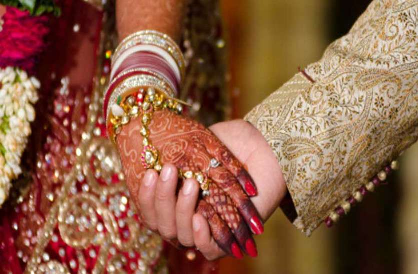 दुल्हन की होने वाली थी विदाई, दूल्हे को लेकर हुआ चौंकाने वाला खुलासा, मचा बवाल दुल्हन की होने वाली थी विदाई, दूल्हे को लेकर हुआ चौंकाने वाला खुलासा, मचा बवाल