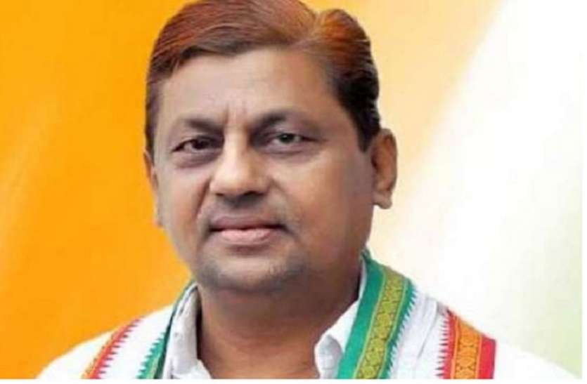 हम आयकर विभाग के छापे का नहीं उनके तरीकों का कर रहे हैं विरोध- परिवहन मंत्री मोहम्मद अकबर हम आयकर विभाग के छापे का नहीं उनके तरीकों का कर रहे हैं विरोध- परिवहन मंत्री मोहम्मद अकबर