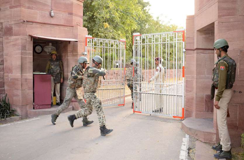 उम्मेद भवन में घुसे चार आतंकी, बीस गेस्ट बंधक बनाए! उम्मेद भवन में घुसे चार आतंकी, बीस गेस्ट बंधक बनाए!