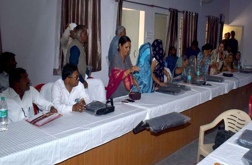 सवा घंटे में पूरा किया 38 पेज का बजट अभिभाषण सवा घंटे में पूरा किया 38 पेज का बजट अभिभाषण