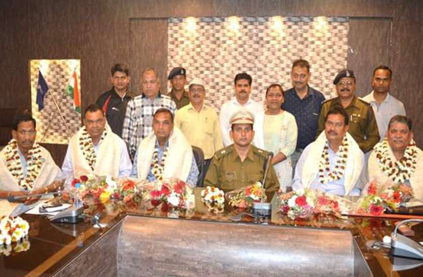 पुलिस कंट्रोल रूम में विदाई समारोह, पांच पुलिस अधिकारी व कर्मचारी हुए सेवानिवृत्त, किए गए सम्मानित पुलिस कंट्रोल रूम में विदाई समारोह, पांच पुलिस अधिकारी व कर्मचारी हुए सेवानिवृत्त, किए गए सम्मानित