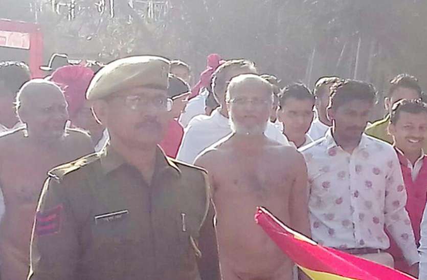 जैनाचार्य पुलकसागर महाराज का बांसवाड़ा में भव्य मंगल प्रवेश, लोगों ने पलक पांवड़े बिछाकर किया स्वागत जैनाचार्य पुलकसागर महाराज का बांसवाड़ा में भव्य मंगल प्रवेश, लोगों ने पलक पांवड़े बिछाकर किया स्वागत