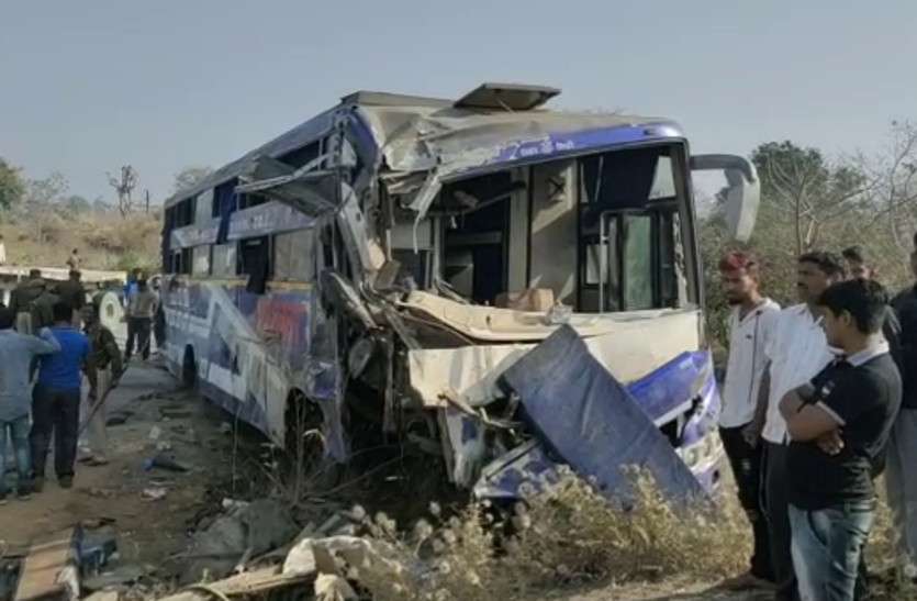 rajsamand_accident.jpg राजसमंद: गुजरात से जयपुर आ रही बस पलटी, मौके पर ही 4 लोगों की मौत