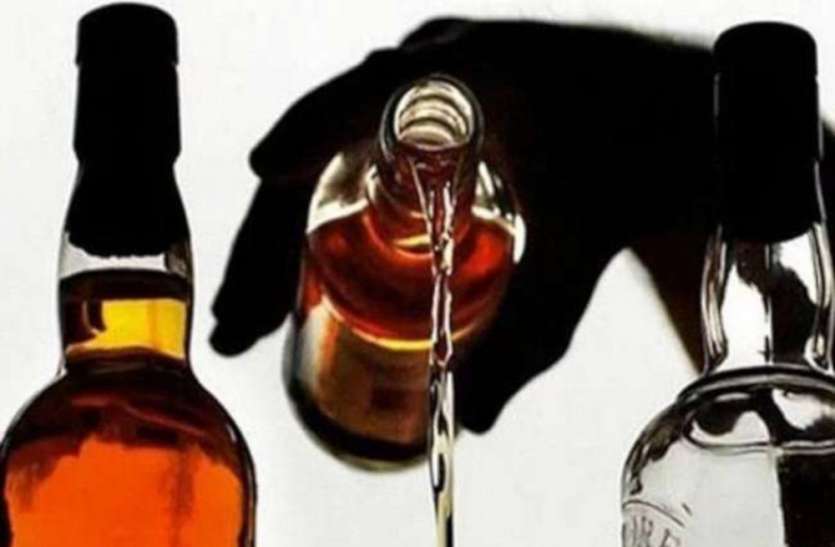 होली से पहले सक्रिय हुए शराब माफिया, मुखबिर की सूचना पर हुआ बड़ा खुलासा होली से पहले सक्रिय हुए शराब माफिया, मुखबिर की सूचना पर हुआ बड़ा खुलासा