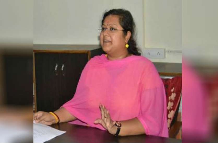 आयकर विभाग ने 28 घंटे इंतजार के बाद घर कर दिया था सील, अब उपसचिव के पति लगा रहे हैं सुचना ना देने का आरोप आयकर विभाग ने 28 घंटे इंतजार के बाद घर कर दिया था सील, अब उपसचिव के पति लगा रहे हैं सुचना ना देने का आरोप