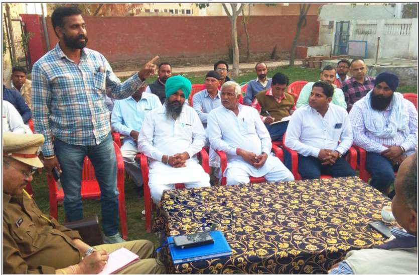 चालान से बचने के लिए नहीं बल्कि खुद की सुरक्षा के लिए जरूरी है हेलमेट चालान से बचने के लिए नहीं बल्कि खुद की सुरक्षा के लिए जरूरी है हेलमेट