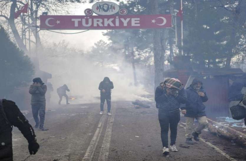 Turkey opens gates into Europe as migrants gather on border सीरिया में तनाव के बीच राष्ट्रपति एर्दोगन का बड़ा बयान, बोले- हजारों प्रवासी सीमा पार कर पहुंचे EU