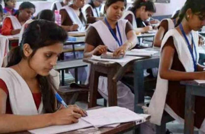 UPSEB यूपी स्कूल क्लर्क ने अपने घर को बनाया परीक्षा केंद्र, मामला दर्ज