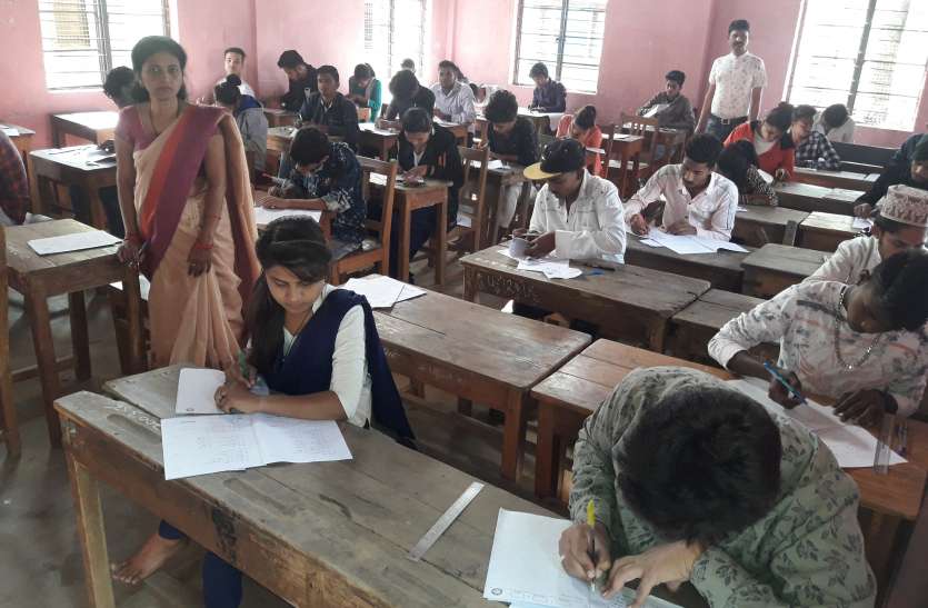 बोर्ड परीक्षा - सरल था प्रश्नपत्र, बहुत लिखा फिर भी छूट गए कुछ प्रश्न बोर्ड परीक्षा - सरल था प्रश्नपत्र, बहुत लिखा फिर भी छूट गए कुछ प्रश्न