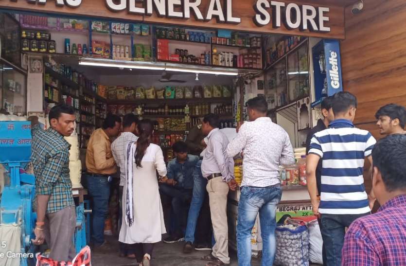 जनरल स्टोर में चोरों का धावा, एक लाख 15 हजार की चोरी,जनरल स्टोर में चोरों का धावा, एक लाख 15 हजार की चोरी जनरल स्टोर में चोरों का धावा, एक लाख 15 हजार की चोरी...