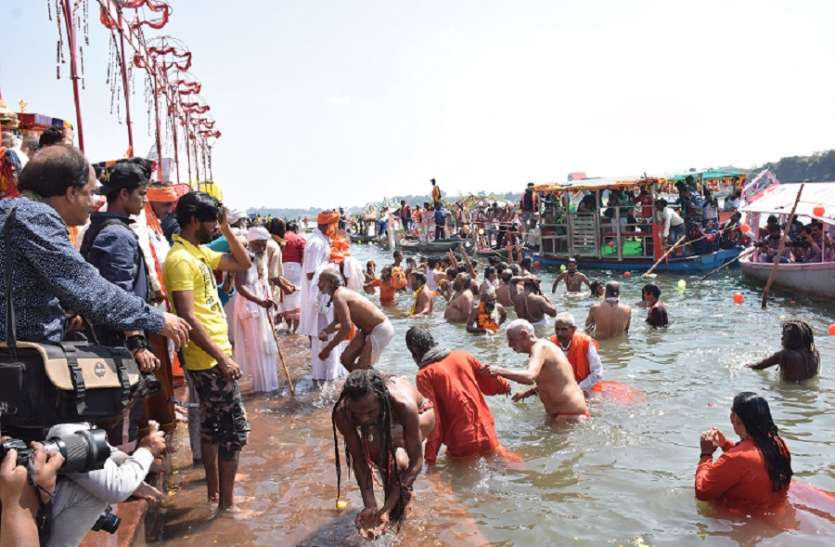 शाही स्नान और कुम्भाभिषेक के साथ हुई पूर्णाहुति शाही स्नान और कुम्भाभिषेक के साथ हुई पूर्णाहुति