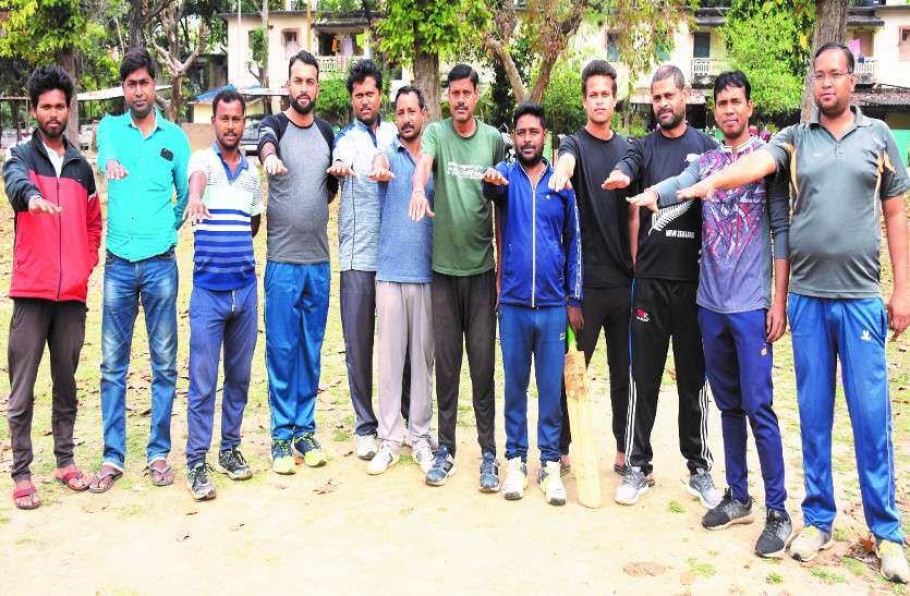 बालको के युवाओं ने क्षेत्र को 70 घंटे देने का लिया संकल्प, प्लास्टिक को ना और सफाई को हां कहा बालको के युवाओं ने क्षेत्र को 70 घंटे देने का लिया संकल्प, प्लास्टिक को ना और सफाई को हां कहा