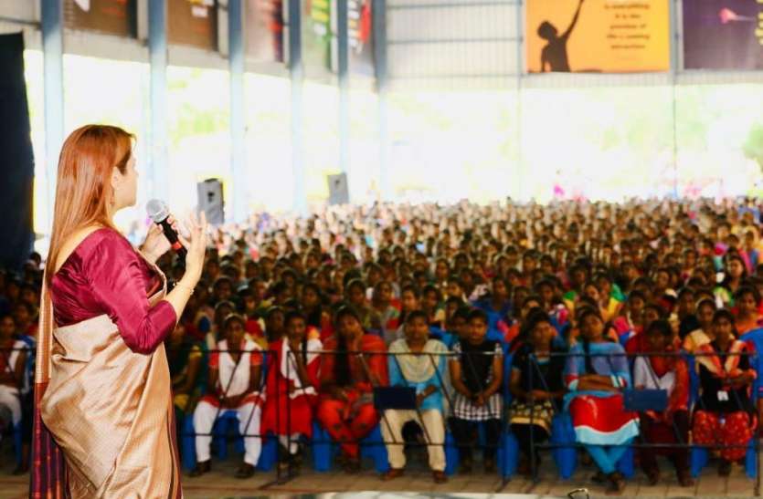 महिलाएं सशक्त होगी तभी राष्ट्र सशक्त होगा -हर्षिता महिलाएं सशक्त होंगी तभी राष्ट्र सशक्त होगा -हर्षिता