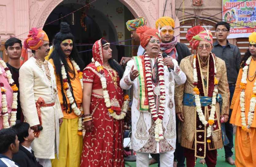 bikaner rammat जनता झुळस रयी है देखो ई बोटो री आस में, नेता रोटी खाय रया है पंचभेळ रे साग में