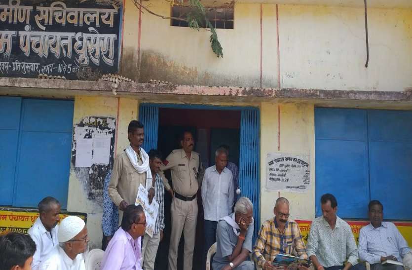 The CEO attached the office to the village Dhusera Secretary to justify the mistake गलती को सही ठहराते सीईओ ने ग्राम धुसेरा सचिव को किया आफिस अटैच