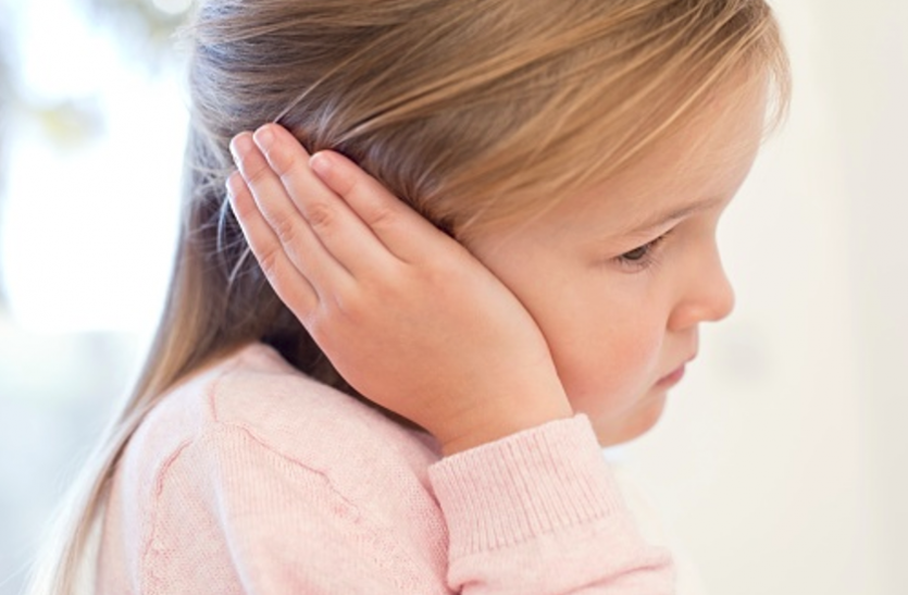 Ear Pain Causes, Symptoms And Treatment Remedies Ear Pain: बच्चे के कान में हाेता है दर्द, ताे एेसे करें देखभाल