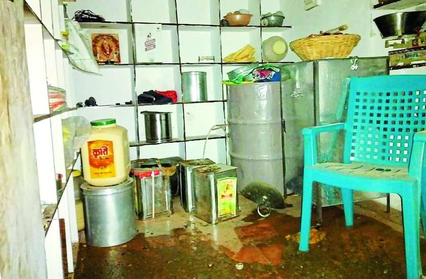 बांसवाड़ा : गैस रिसाव के बाद भभका सिलेंडर बांसवाड़ा : गैस रिसाव के बाद भभका सिलेंडर