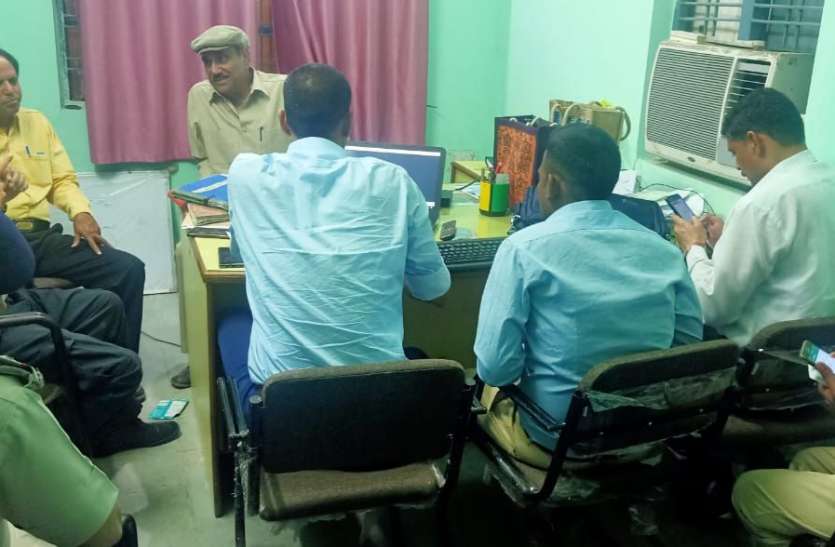नक्शा दुरुस्ती के लिए एसडीएम ने मांगे दो लाख, फिर हुई यह कार्रवाई नक्शा दुरुस्ती के लिए एसडीएम ने मांगे दो लाख, फिर हुई यह कार्रवाई