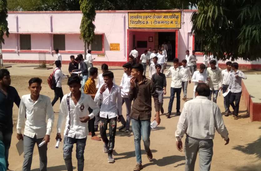 14 thousand 929 candidates gave paper and 507 candidates absent हायर सेकेंडरी के अंग्रेजी, हिन्दी, संस्कृत के साथ उर्दू विषय का हुआ पेपर
