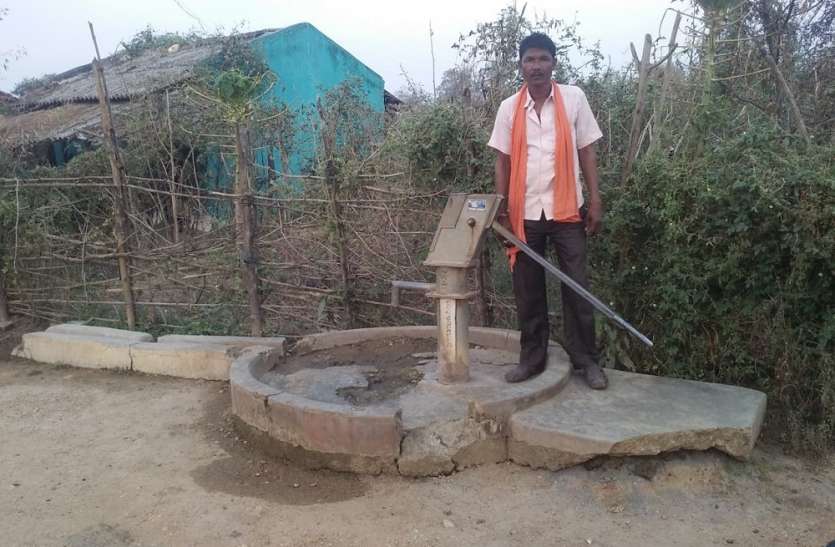 बोरीखेड़ा, लिंगापौनार में 2 माह से 2 हैडपंप बंद बोरीखेड़ा, लिंगापौनार में 2 माह से 2 हैडपंप बंद