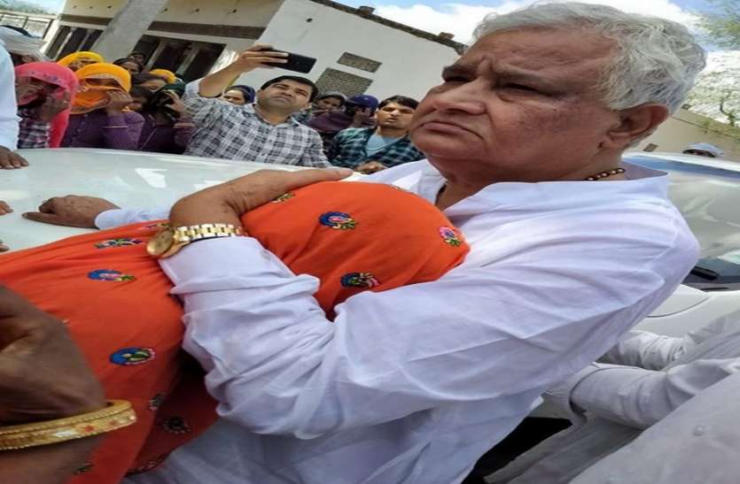 ओलावृष्टि प्रभावित किसानों को मुआवजे की मांग: किरोड़ी ने किया जयपुर कूच का आह्वान ओलावृष्टि प्रभावित किसानों को मुआवजे की मांग: किरोड़ी ने किया जयपुर कूच का आह्वान