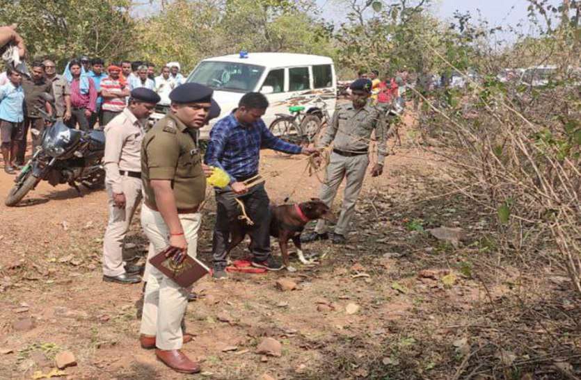 कॉलेज छात्रा की गले में ब्लेड मारकर हत्या, दरिंदे ने चुनरी से मुंह बांधकर सड़क किनारे फेंकी लाश कॉलेज छात्रा की गले में ब्लेड मारकर हत्या, दरिंदे ने चुनरी से मुंह बांधकर सड़क किनारे फेंकी लाश
