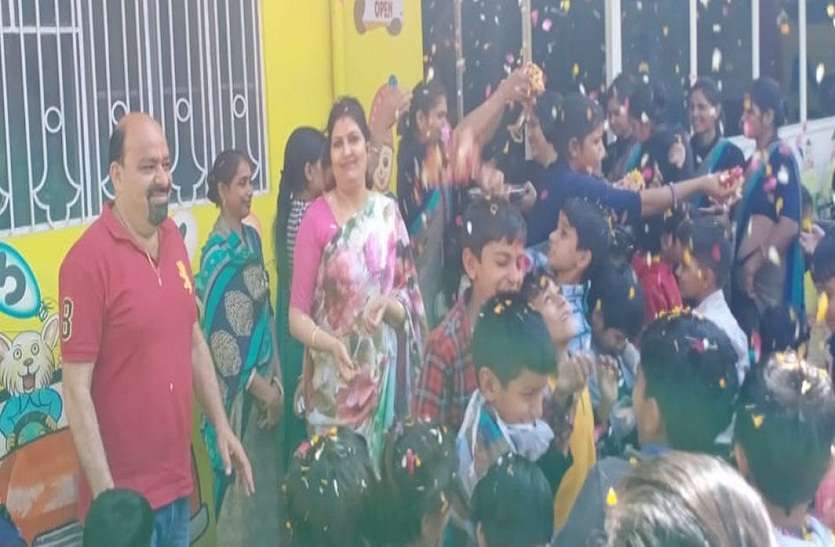 स्वच्छता की शपथ ली, सद्भाव से खेली होली स्वच्छता की शपथ ली, सद्भाव से खेली होली