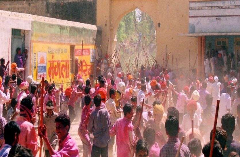 - आहोर कस्बे में होली के दूसरे दिन खेली जाने वाली भाटा गेर पर अब रोक इतिहास के पन्नों में सिमटी आहोर की भाटा गेर