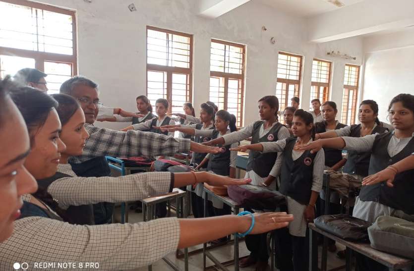 पीजी कॉलेज में ली गई पत्रिका अभियान की शपथ पीजी कॉलेज में ली गई पत्रिका अभियान की शपथ