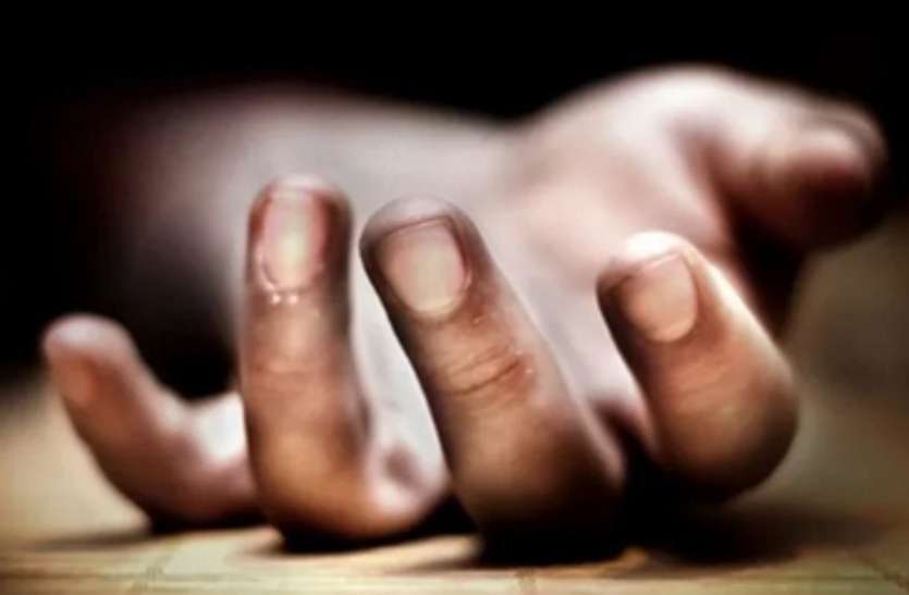 Fed up with harassment, the in-charge principal committed suicide, a crime was registered against the teacher and the teacher ... प्रताडऩा से तंग आकर प्रभारी प्राचार्य ने की थी आत्महत्या, शिक्षक व शिक्षिका पर अपराध दर्ज ...