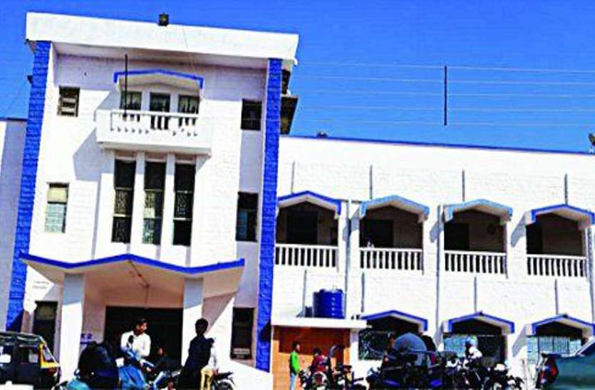 College. कॉलेज विद्यार्थियों को लाखों खर्च के बाद नहीं मिली यह तीन सुविधा College. कॉलेज विद्यार्थियों को लाखों खर्च के बाद नहीं मिली यह तीन सुविधा