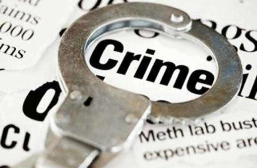 जनता के साथ अभद्र व्यवहार पर महिला पुलिसकर्मी का तबादला जनता के साथ अभद्र व्यवहार पर महिला पुलिसकर्मी का तबादला