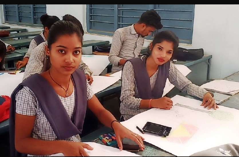 Students showed talent in poetry and paintings कविता और पेटिंग्स में छात्राओं ने दिखाई प्रतिभा