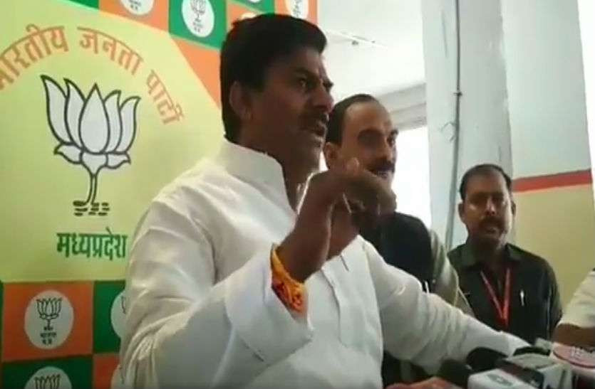 57.jpg बीजेपी का दावा, 'सरकार से नाराज चल रहे कांग्रेस के 30 विधायक, इनकी सुरक्षा के लिए अमित शाह को लिखी चिट्ठी'