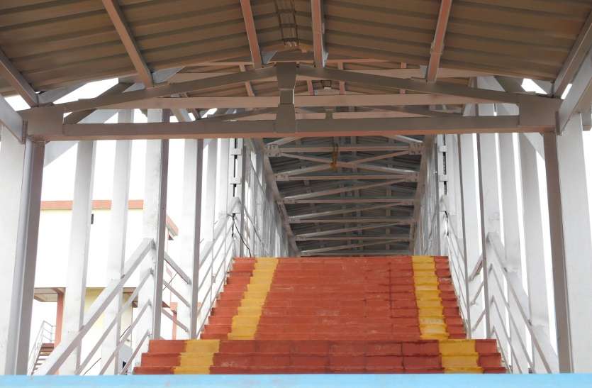 Elevator will be two feet high, FOB work completed, will start soon… लिफ्ट होगी दो फीट उंची, एफओबी का काम पूरा, जल्द होगा शुरू ...