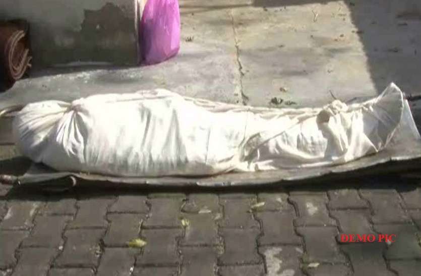 Half Burnt Dead Body Found : Burned Body After Murder अज्ञात युवक का अधजला शव बरामद, पुलिस ने जताई बेरहमी से की गई हत्या की आशंका