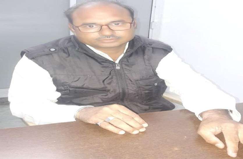 डेढ़ लाख रिश्वत लेते पटवारी गिरफ्तार, 10 साल में दूसरी बार घूस लेते पकड़ा गया डेढ़ लाख रिश्वत लेते पटवारी गिरफ्तार, 10 साल में दूसरी बार घूस लेते पकड़ा गया