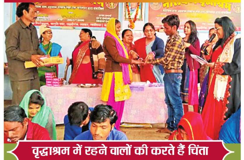 अपनों से ठुकराए बुजुर्गों को अपनेपन का अहसास कराकर दे रहे खुशी अपनों से ठुकराए बुजुर्गों को अपनेपन का अहसास कराकर दे रहे खुशी