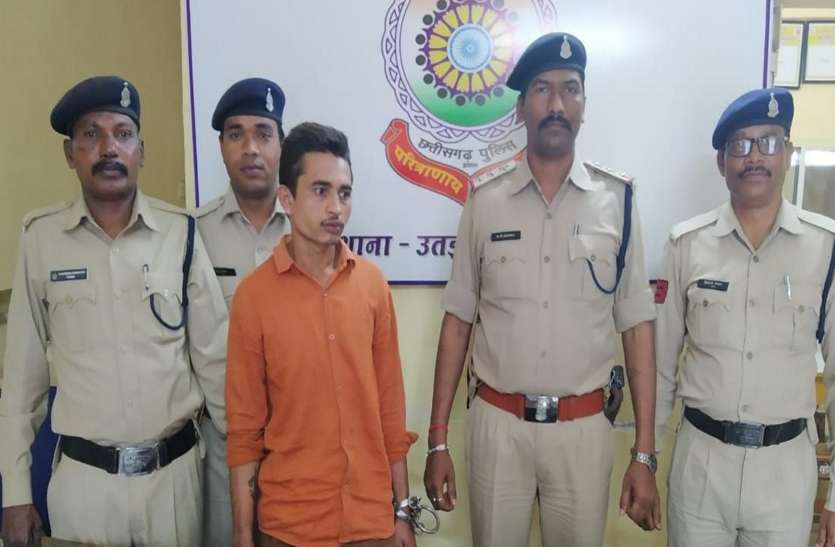 डॉक्टर की पत्नी को प्रेमजाल में फंसाकर खींच लिया अश्लील फोटो, पति को देता था वायरल करने की धमकी डॉक्टर की पत्नी को प्रेमजाल में फंसाकर खींच लिया अश्लील फोटो, पति को देता था वायरल करने की धमकी