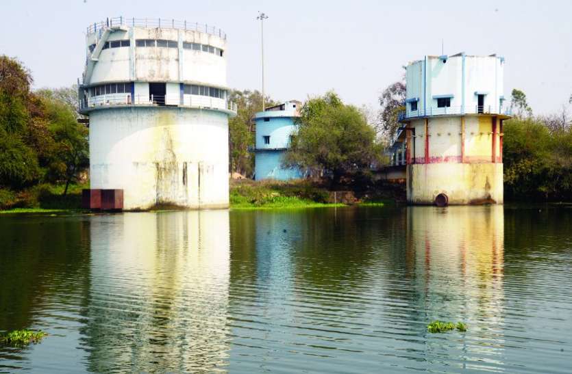खारून के पानी में औद्योगिक कचरा मिलाने वाले कारोबारियों पर रायपुर कलेक्टर सख्त, जांच के लिए दोबारा भेजेंगे टीम खारून के पानी में औद्योगिक कचरा मिलाने वाले कारोबारियों पर रायपुर कलेक्टर सख्त, जांच के लिए दोबारा भेजेंगे टीम