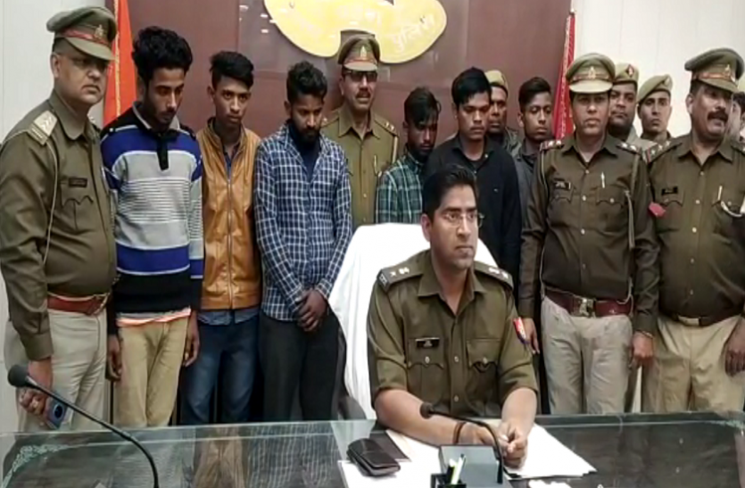 bike_chor.png कुख्यात लूट गैंग के सदस्यों से पुलिस ने बरामद किए 12 बाइक और बड़ी मात्रा में हथियार